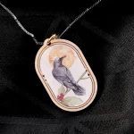 royal raven collar de madera