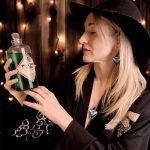 witchcraft winter blue moth collar y pendientes de madera