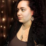 witchcraft winter blue moth collar y pendientes de madera